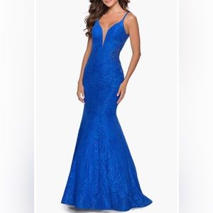 Sleeveless Lace Mermaid Gown
La Femme